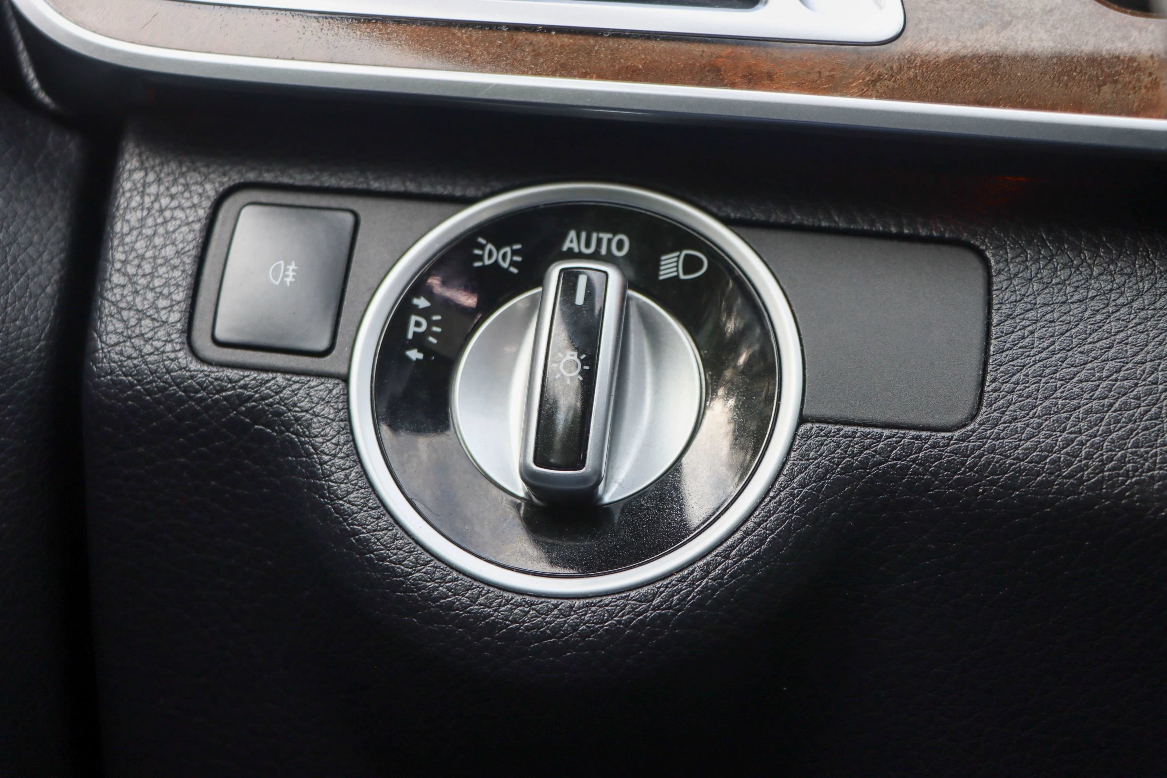 Used 2015 Mercedes-Benz E 350 4MATIC Sedan w/ Premium 1 Package image 31