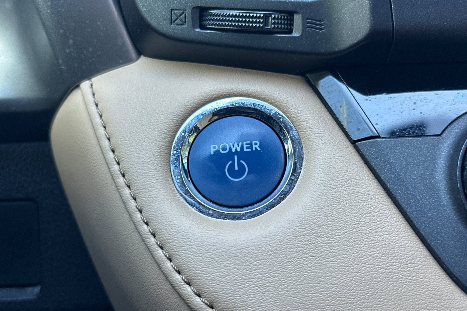 Used 2016 Toyota RAV4 XLE image 28