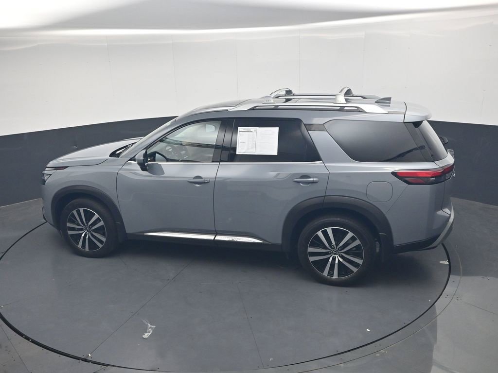 Certified 2025 Nissan Pathfinder Platinum w/ Cargo Package AWD/4WD image 33