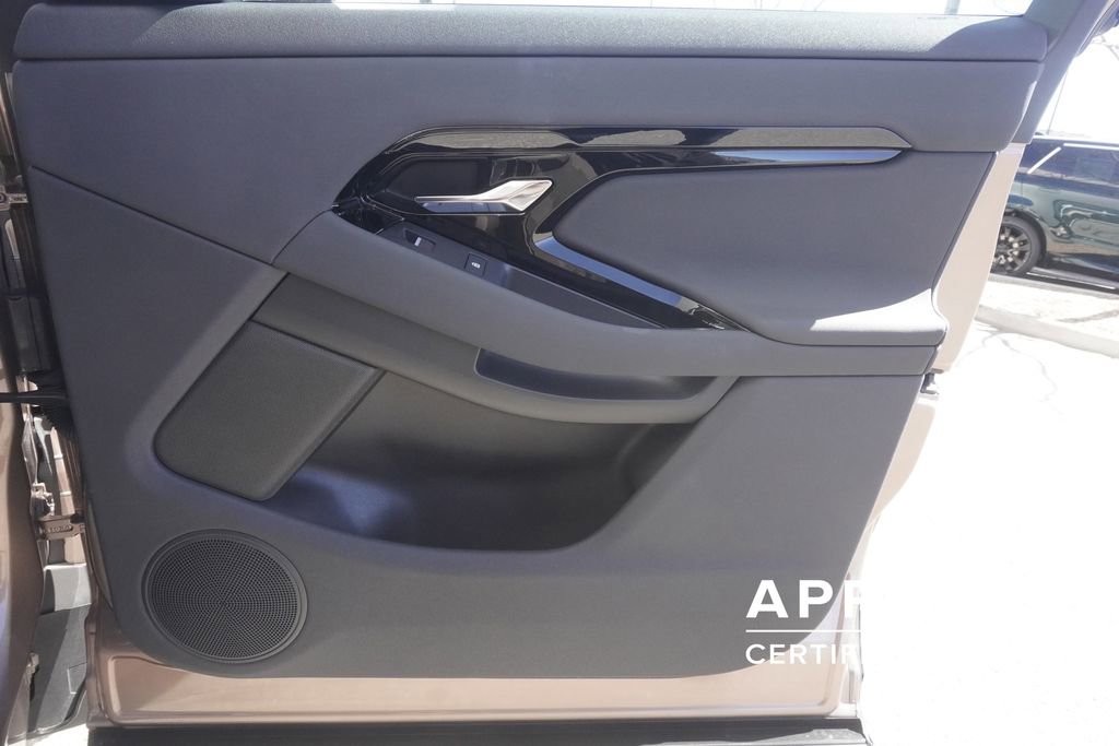 Used 2026 Land Rover Range Rover Evoque Dynamic SE image 21