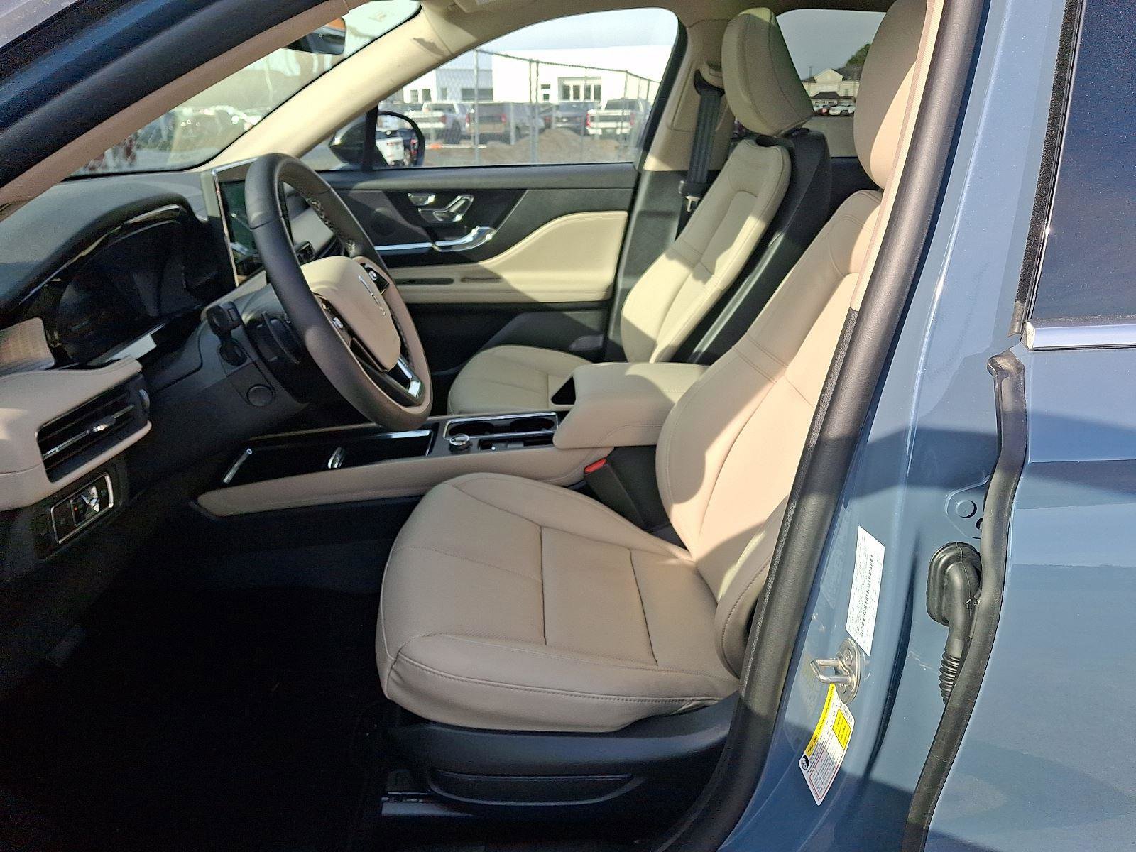 New 2026 Lincoln Corsair Premiere image 10