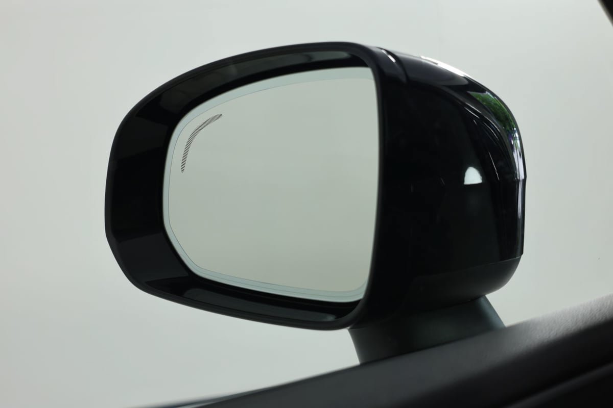 Used 2025 Volvo XC60 B5 Plus AWD/4WD image 17