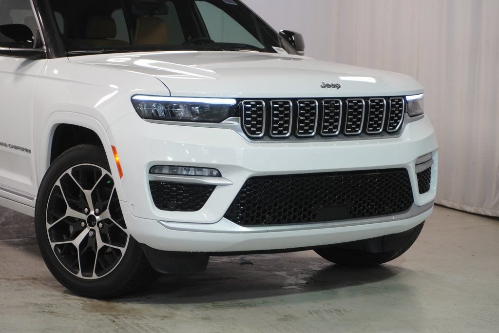 New 2023 Jeep Grand Cherokee Summit AWD/4WD image 2
