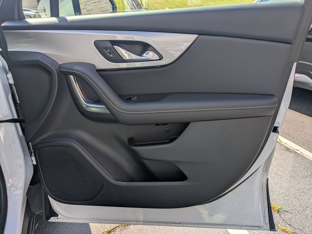 Used 2025 Chevrolet Blazer LT FWD image 33
