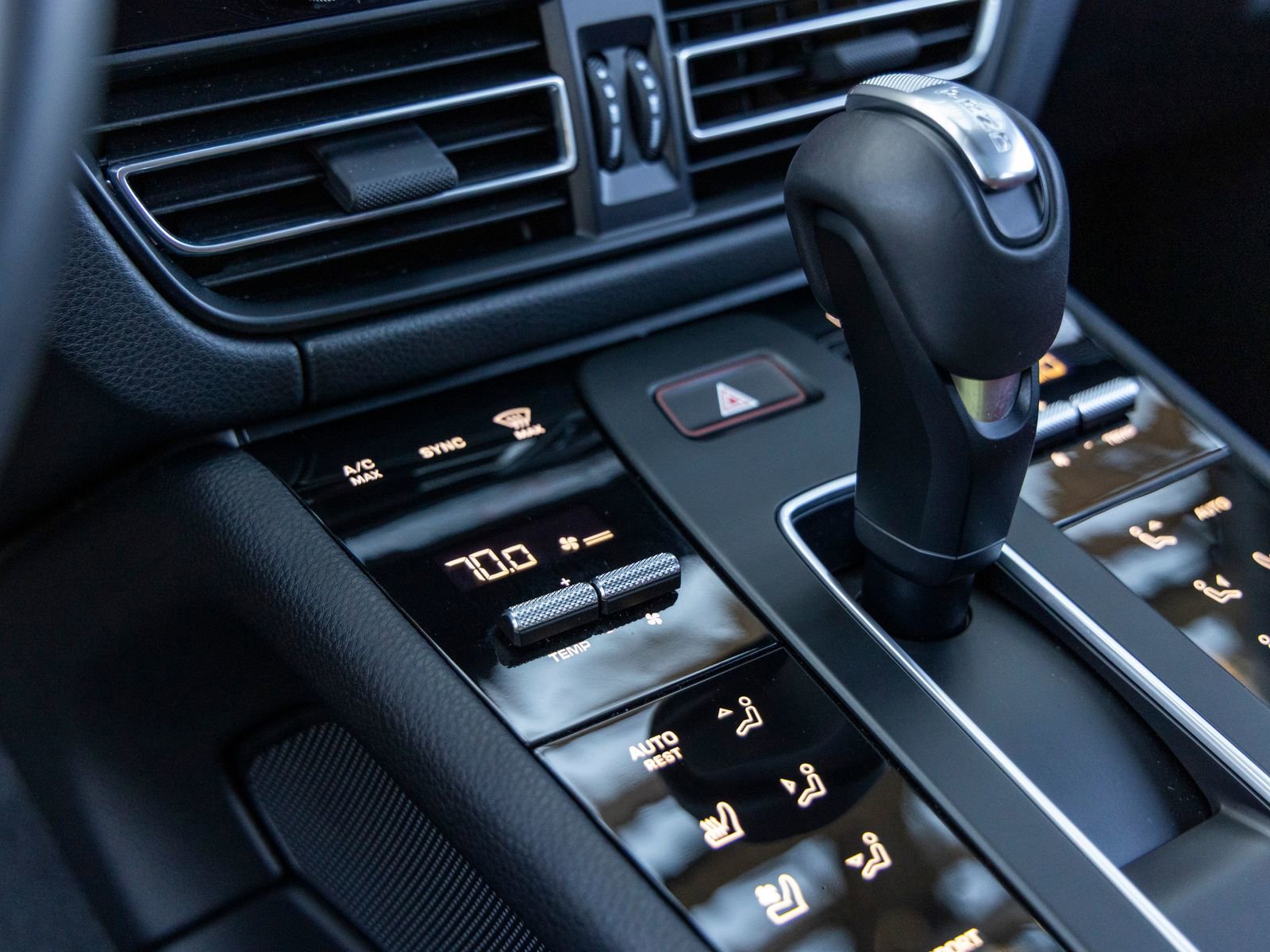 Certified 2025 Porsche Macan image 42