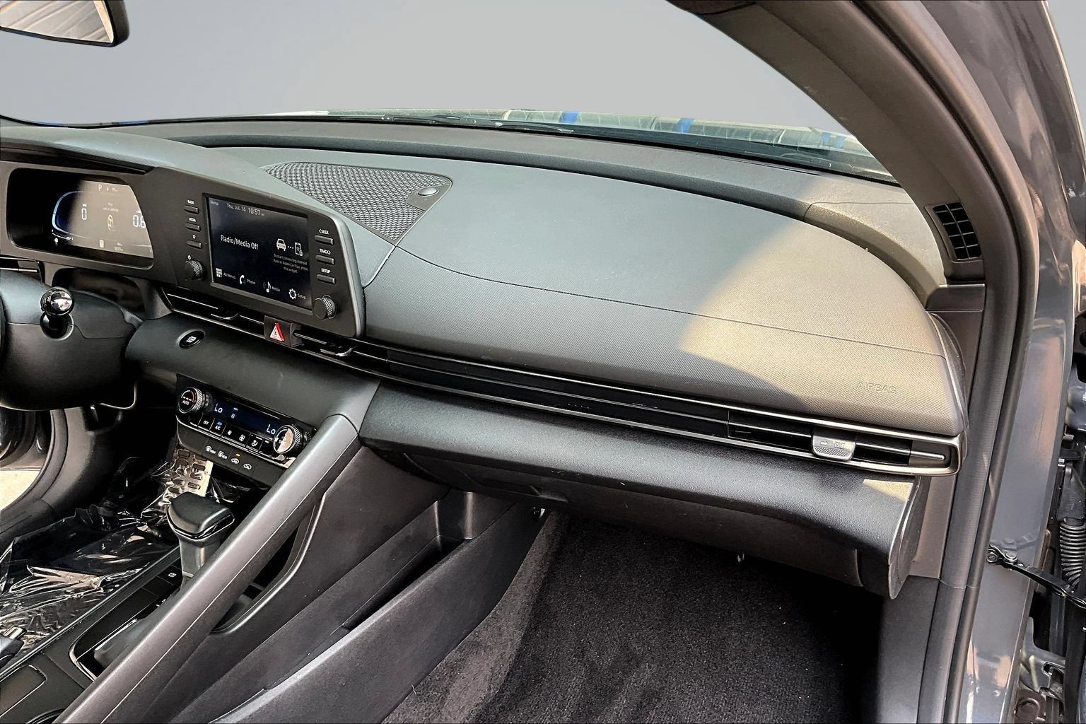 Used 2025 Hyundai Elantra Sport FWD image 25