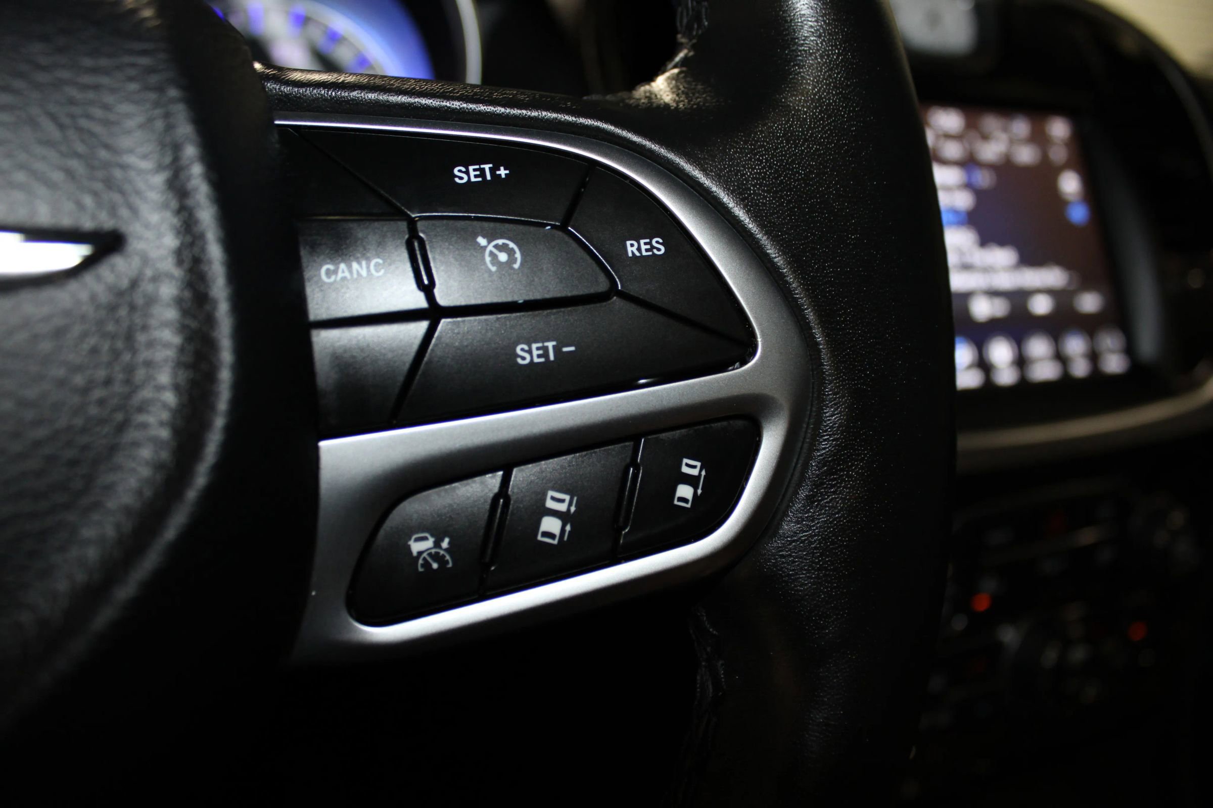 Used 2019 Chrysler 300 Limited w/ Safetytec Plus Group RWD image 26