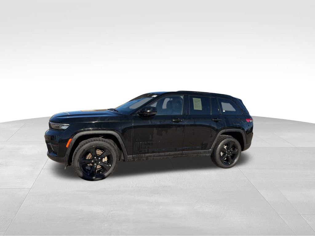 Used 2023 Jeep Grand Cherokee Altitude image 6