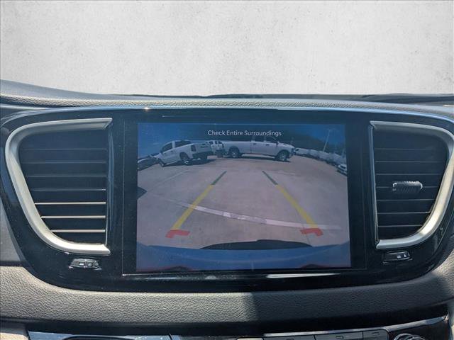 Used 2024 Chrysler Pacifica Touring-L FWD image 13