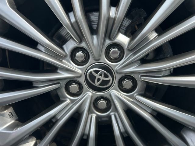 Used 2022 Toyota Avalon Limited w/ Advanced Safety Package FWD image 8