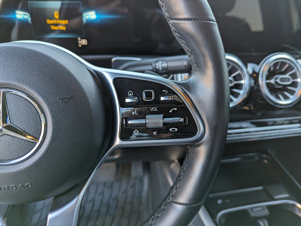 Used 2023 Mercedes-Benz GLB 250 GLB 250 4MATIC SUV image 18