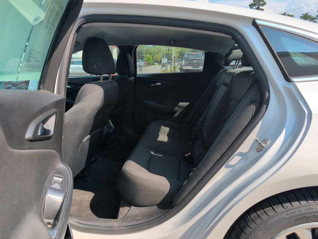 Used 2017 Chevrolet Malibu LT FWD image 11