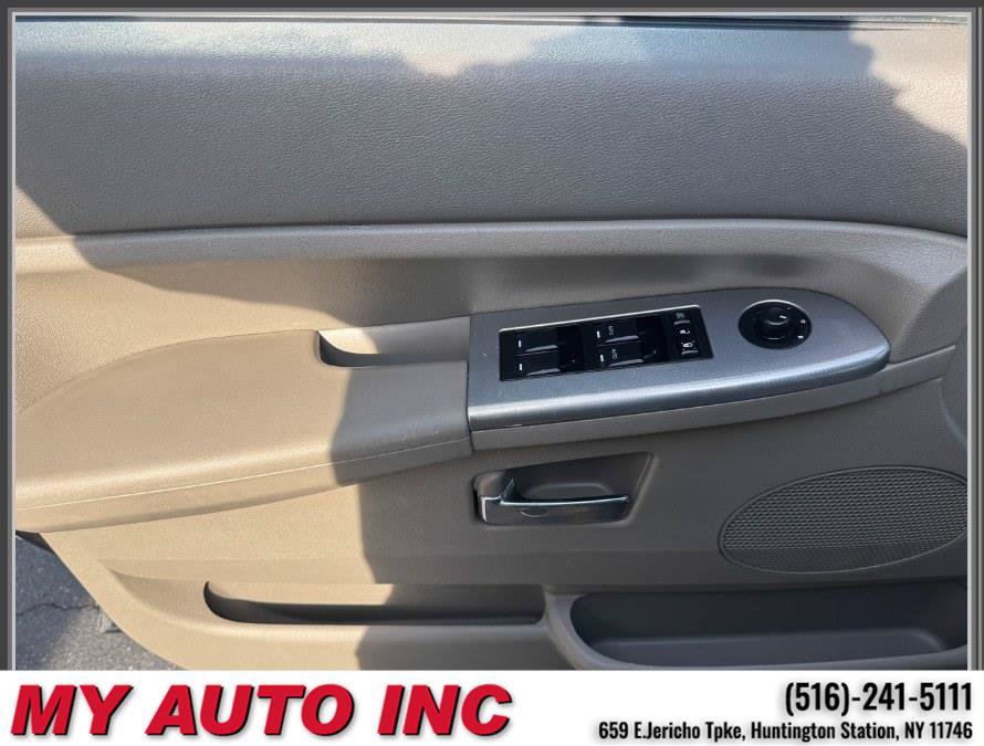 Used 2010 Jeep Grand Cherokee Laredo AWD/4WD image 23