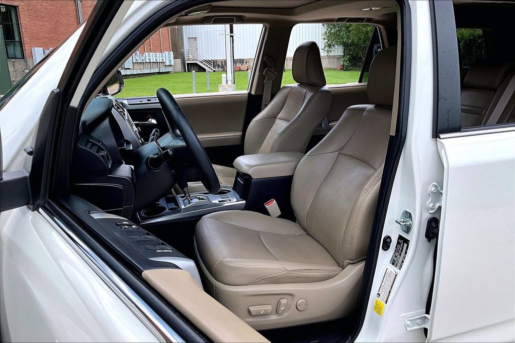Used 2022 Toyota 4Runner Limited AWD/4WD image 34
