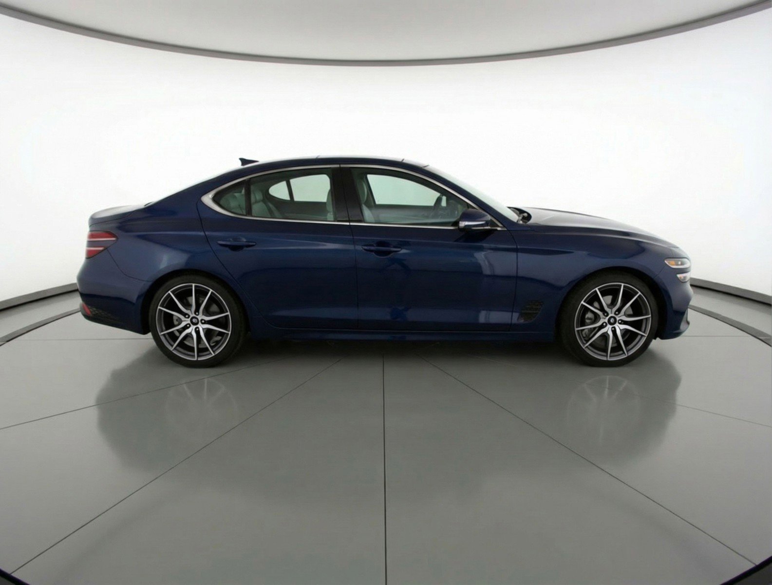 Used 2025 Genesis G70 2.5T image 11