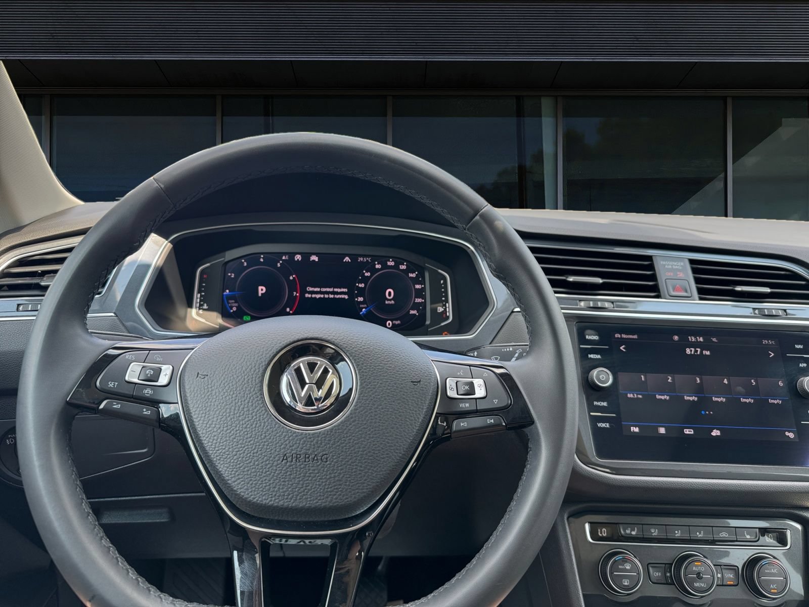 Used 2020 Volkswagen Tiguan SEL AWD/4WD image 4