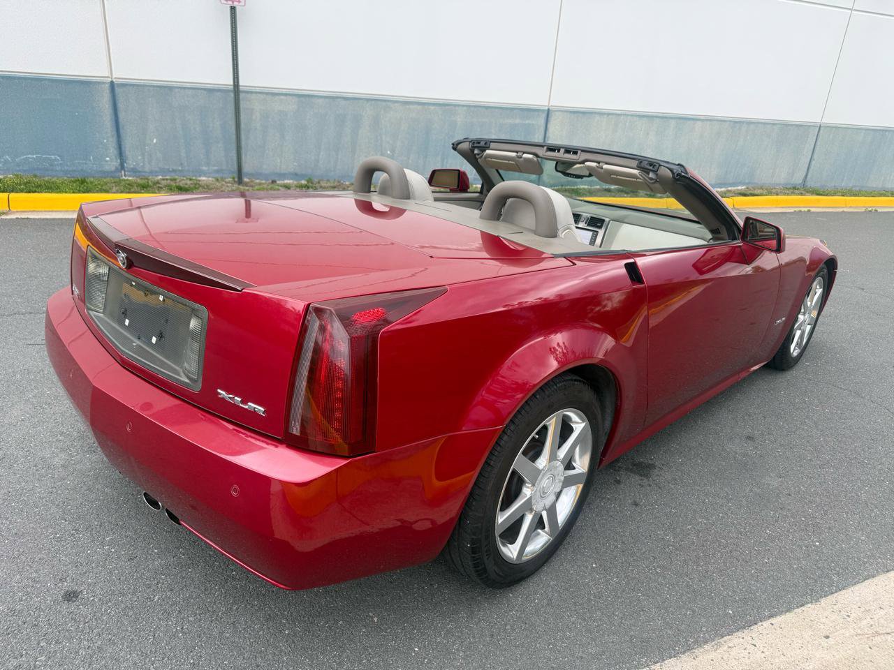 Used 2004 Cadillac XLR RWD image 12
