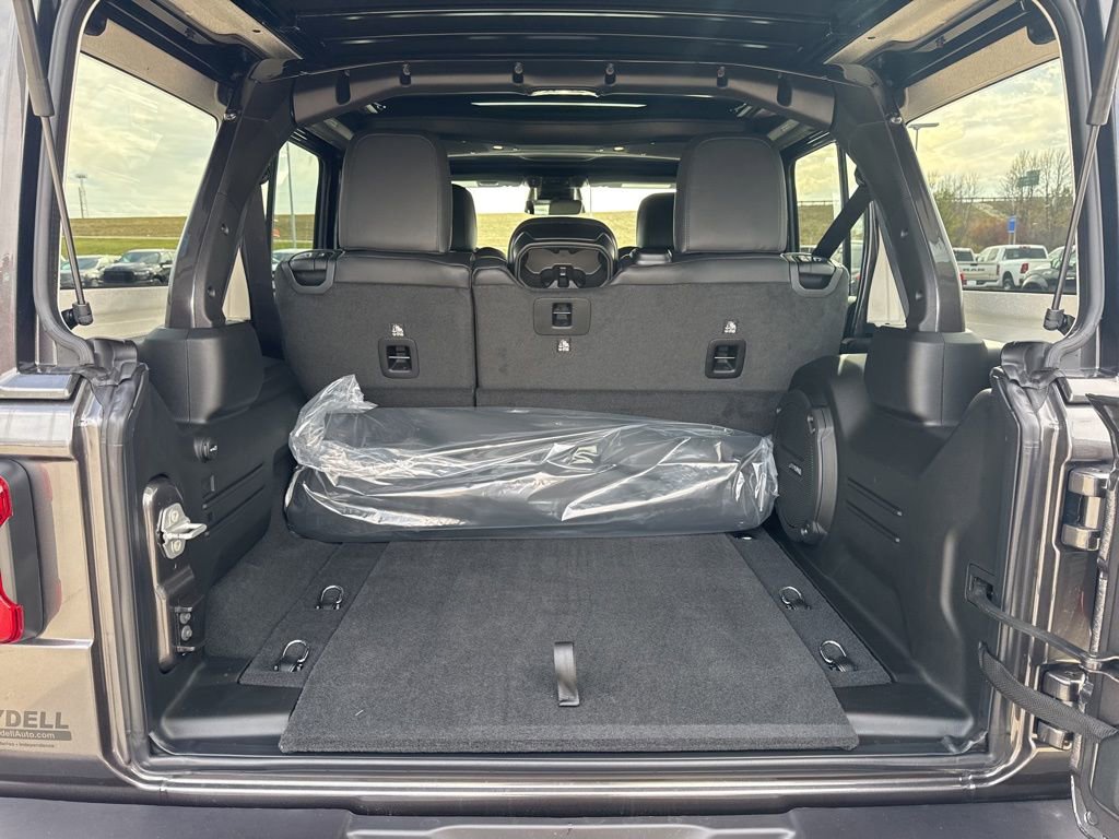 New 2026 Jeep Wrangler Unlimited Sahara AWD/4WD image 31