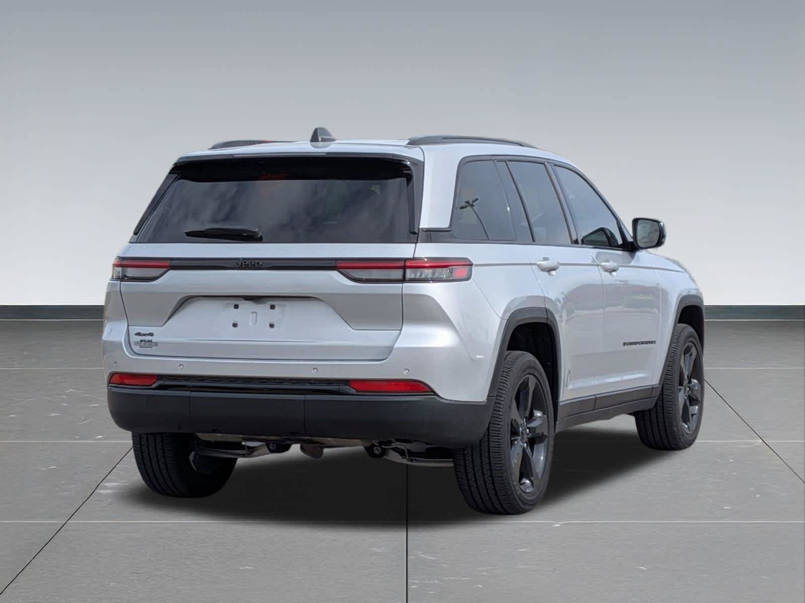 Certified 2024 Jeep Grand Cherokee Altitude AWD/4WD image 5