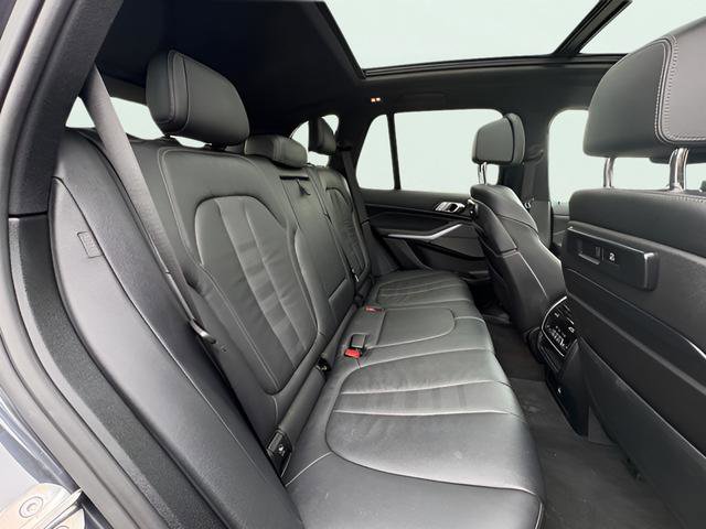 Used 2019 BMW X5 xDrive50i w/ Parking Assistance Package AWD/4WD image 19