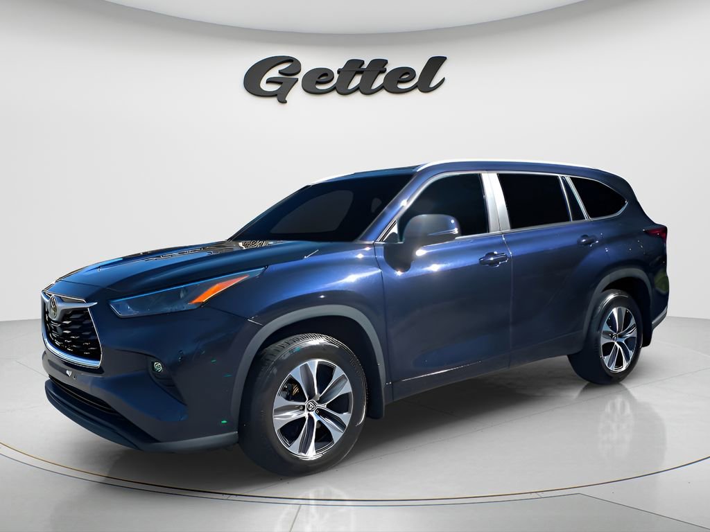 Certified 2024 Toyota Highlander XLE image 9