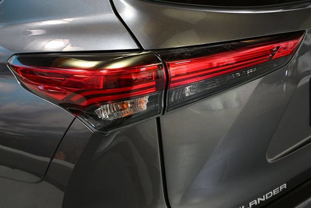 Used 2021 Toyota Highlander Limited AWD/4WD image 17