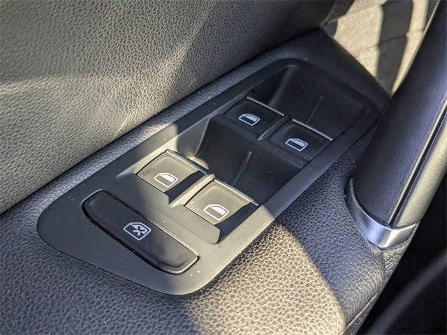 Used 2015 Volkswagen Golf TDI S image 23