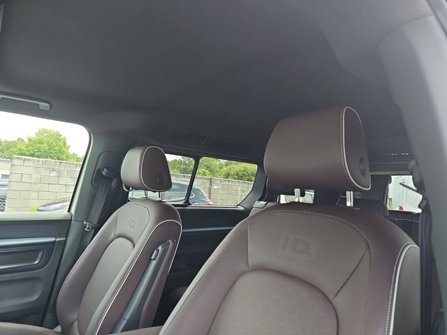 Used 2025 Volkswagen ID. Buzz Pro S RWD image 16
