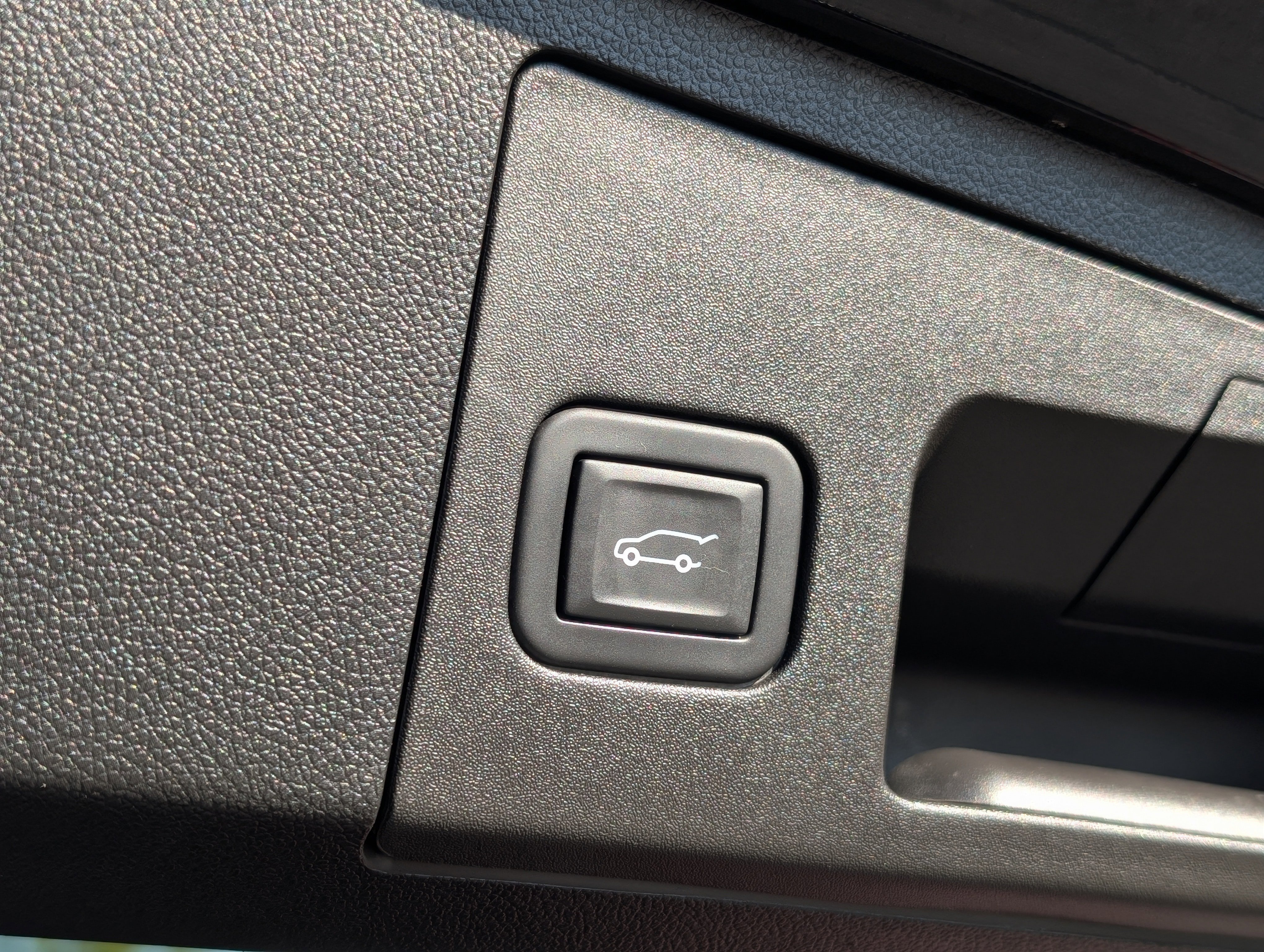 Used 2024 Cadillac XT4 Premium Luxury image 37