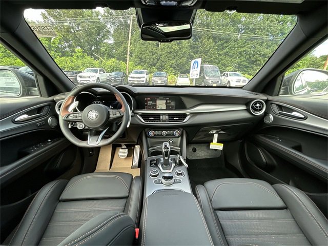 New 2025 Alfa Romeo Stelvio Sprint image 12
