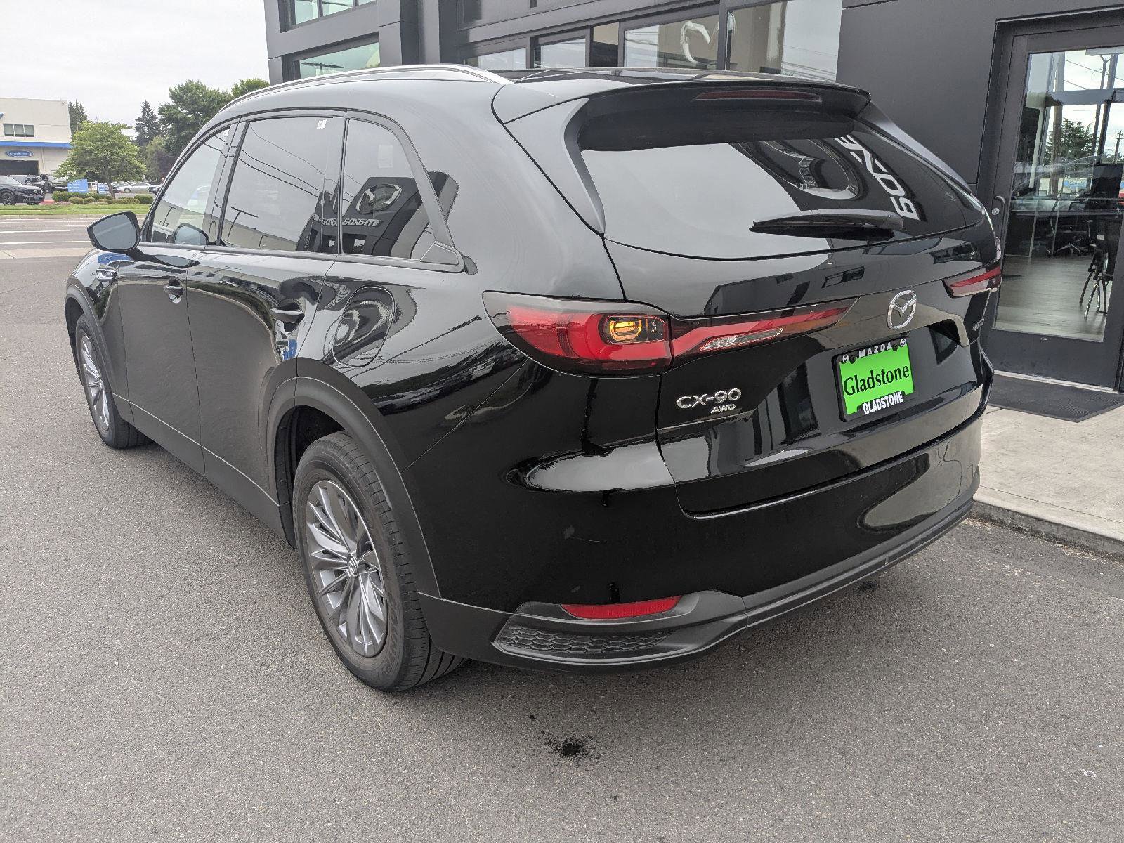 Used 2024 MAZDA CX-90 Plug-In Hybrid w/ Preferred AWD/4WD image 4