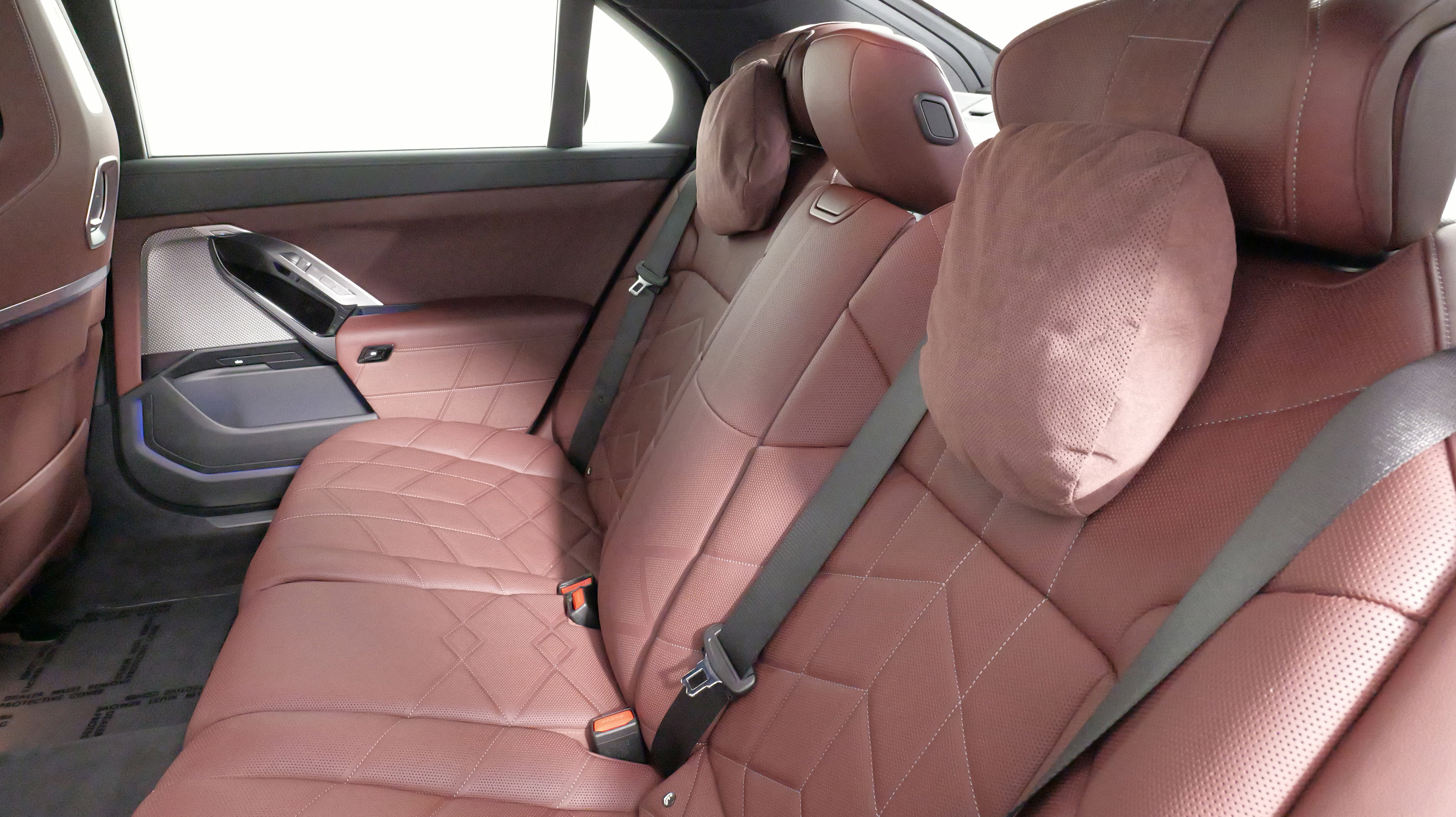 Used 2024 BMW i7 xDrive60 w/ Executive Package image 37