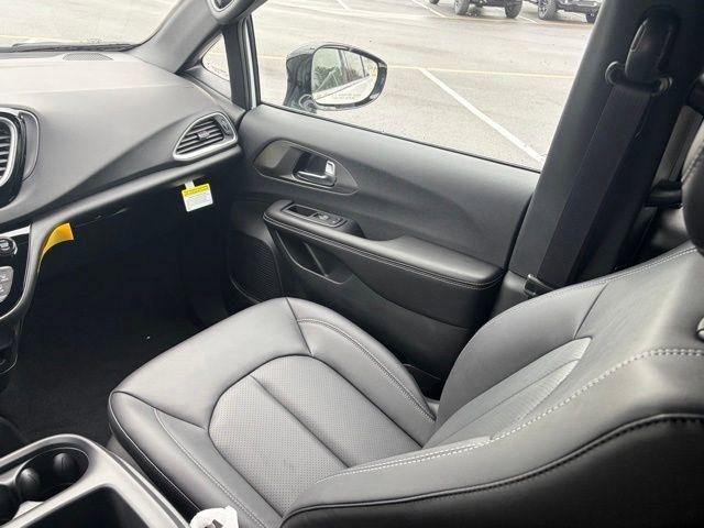 New 2026 Chrysler Voyager LX image 33