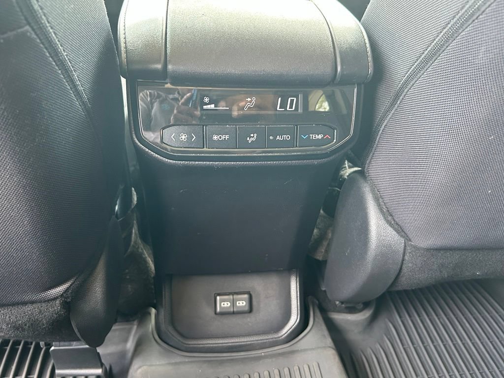 Used 2024 Toyota Highlander LE FWD image 41
