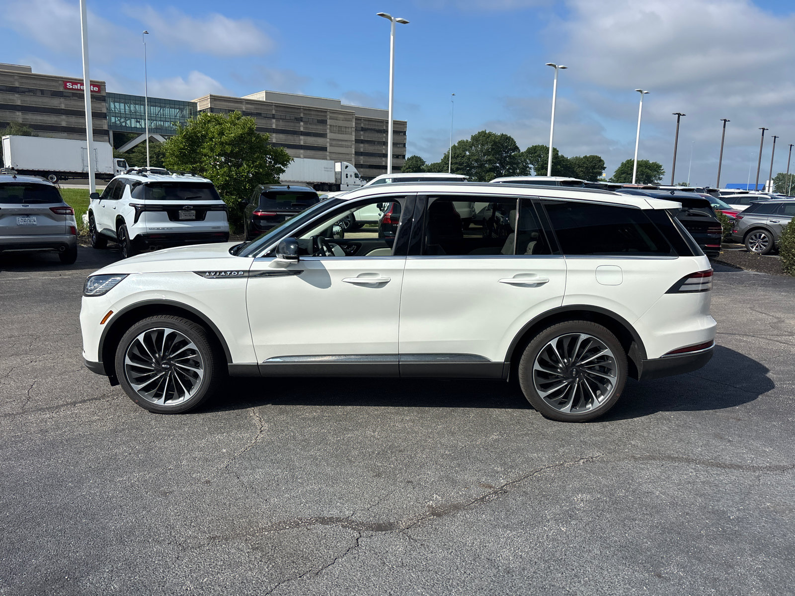 New 2026 Lincoln Aviator Reserve AWD/4WD image 4