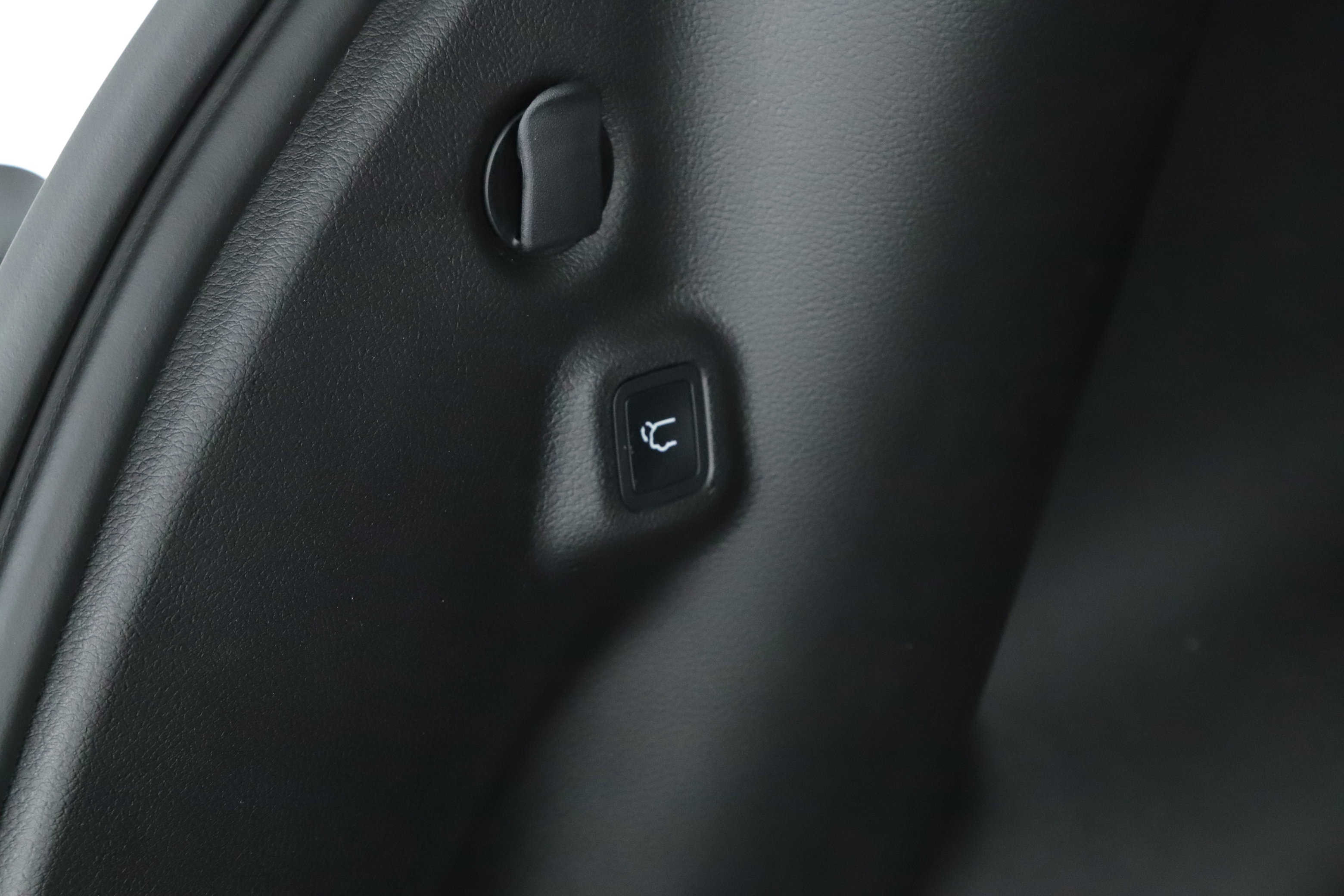 New 2026 Jeep Compass Limited image 18