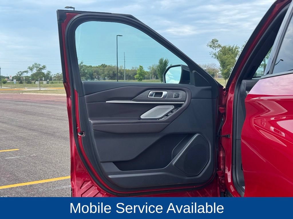 Used 2025 Ford Explorer Platinum AWD/4WD image 5