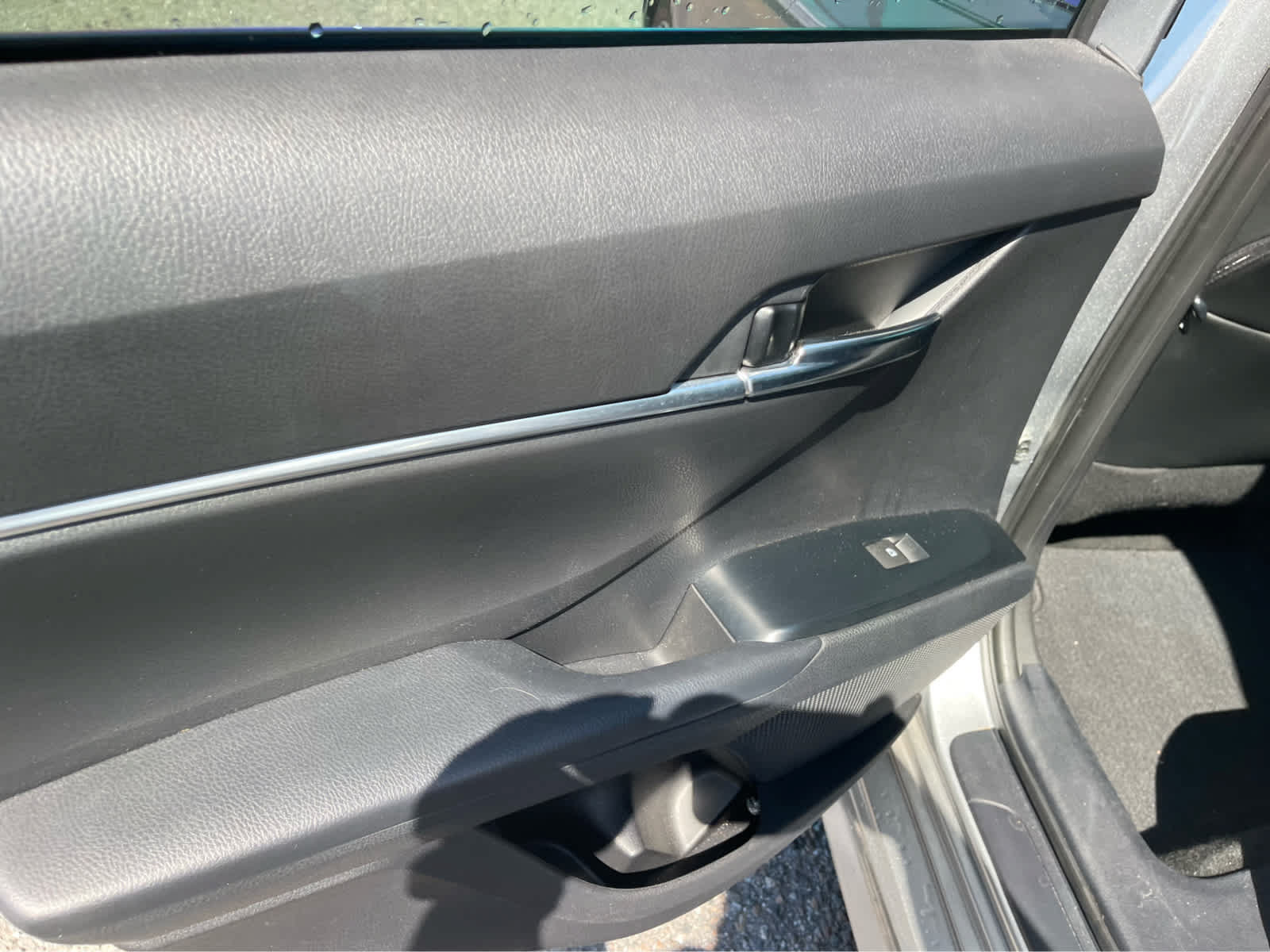 Used 2022 Toyota Camry LE FWD image 18