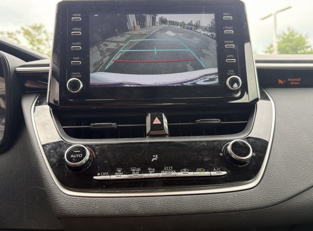 Used 2020 Toyota Corolla LE FWD image 19
