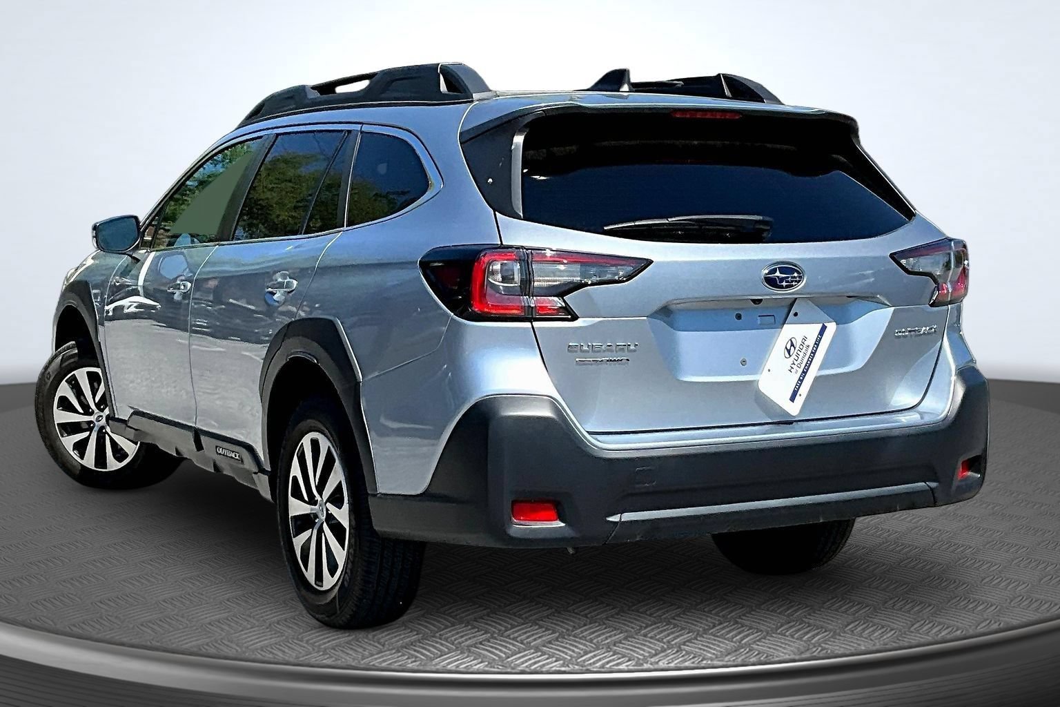 Used 2023 Subaru Outback Premium AWD/4WD image 4