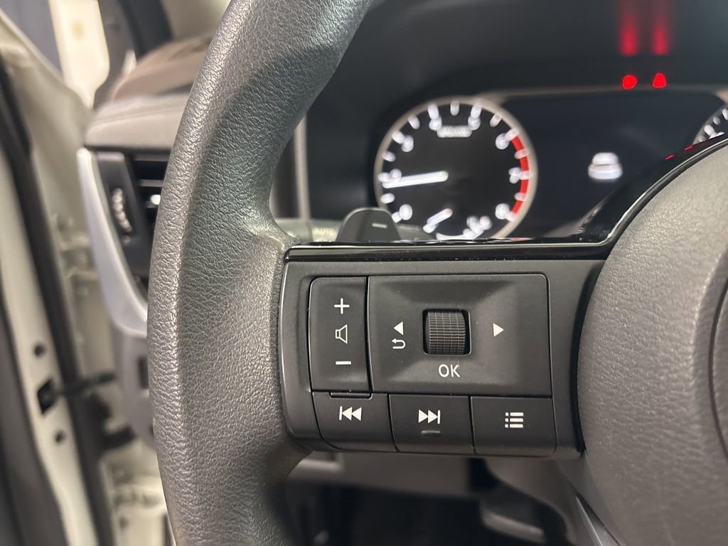 Used 2023 Nissan Rogue SV AWD/4WD image 16