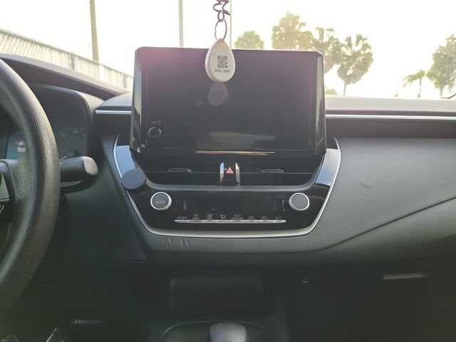 Used 2025 Toyota Corolla LE FWD image 21