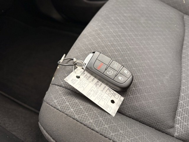 Used 2020 Jeep Grand Cherokee Laredo image 27