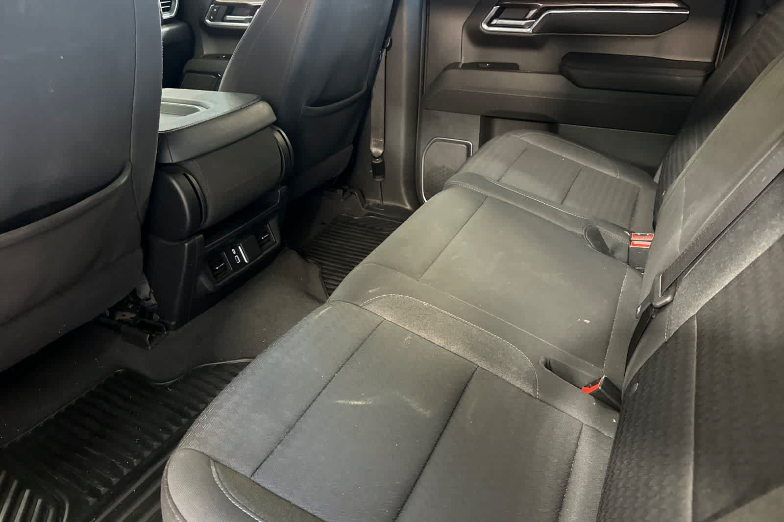 Used 2023 Chevrolet Silverado 1500 LT AWD/4WD image 5