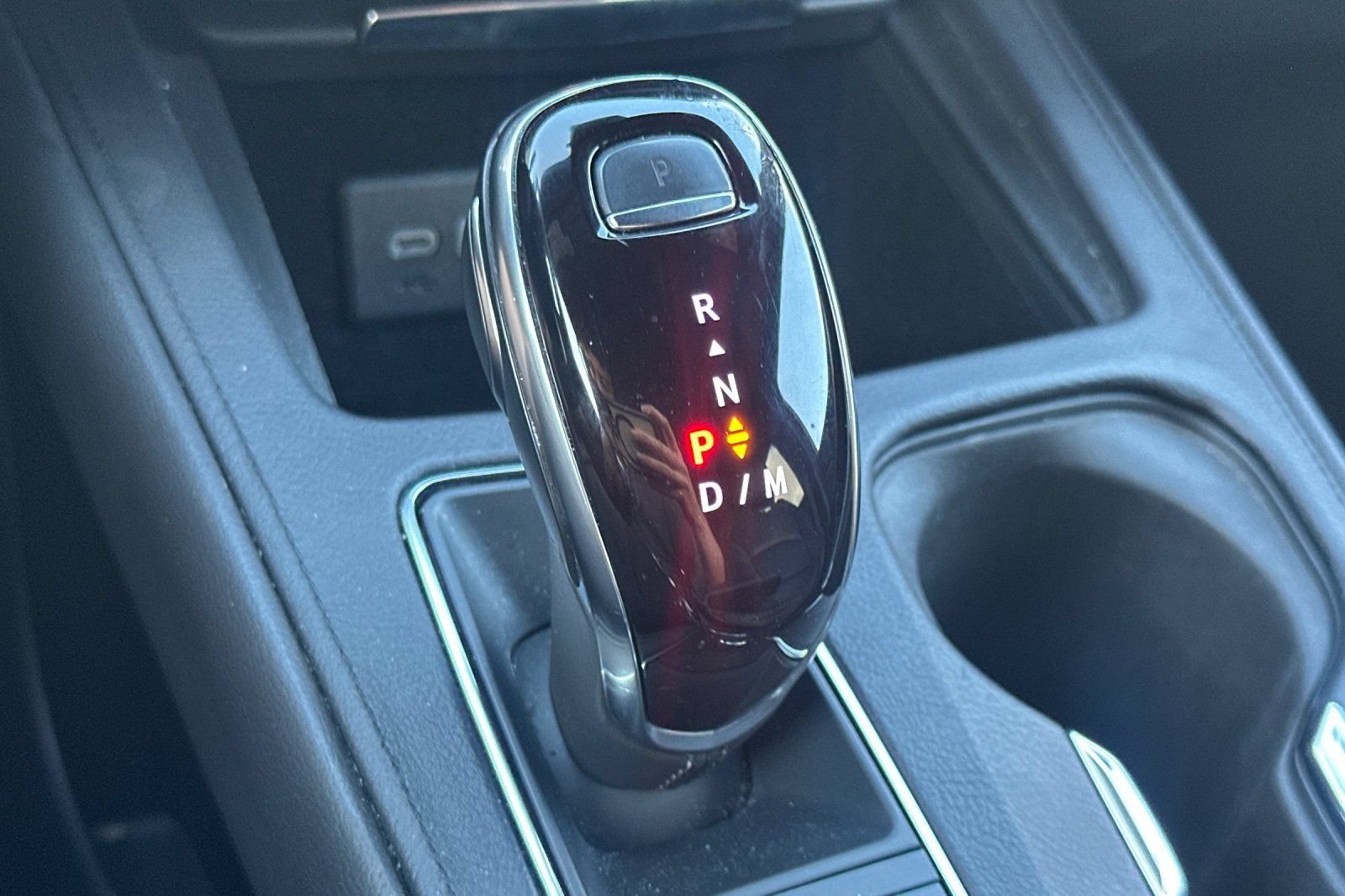 Certified 2025 Cadillac XT4 Premium Luxury FWD image 31
