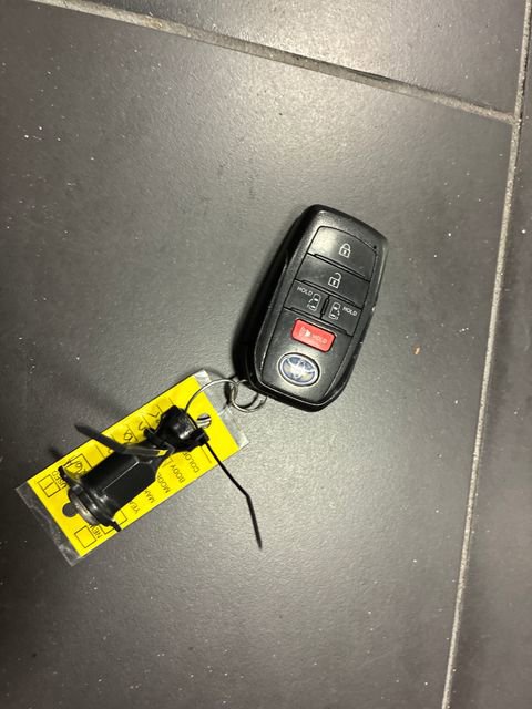 Used 2021 Toyota Sienna LE FWD image 29