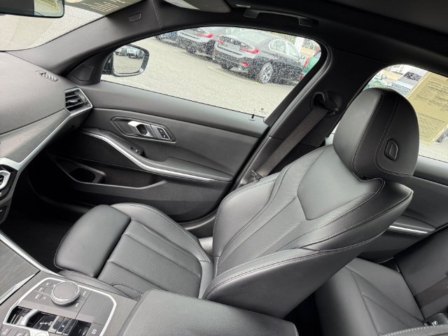 Used 2023 BMW 330i xDrive Sedan w/ Premium Package AWD/4WD image 25