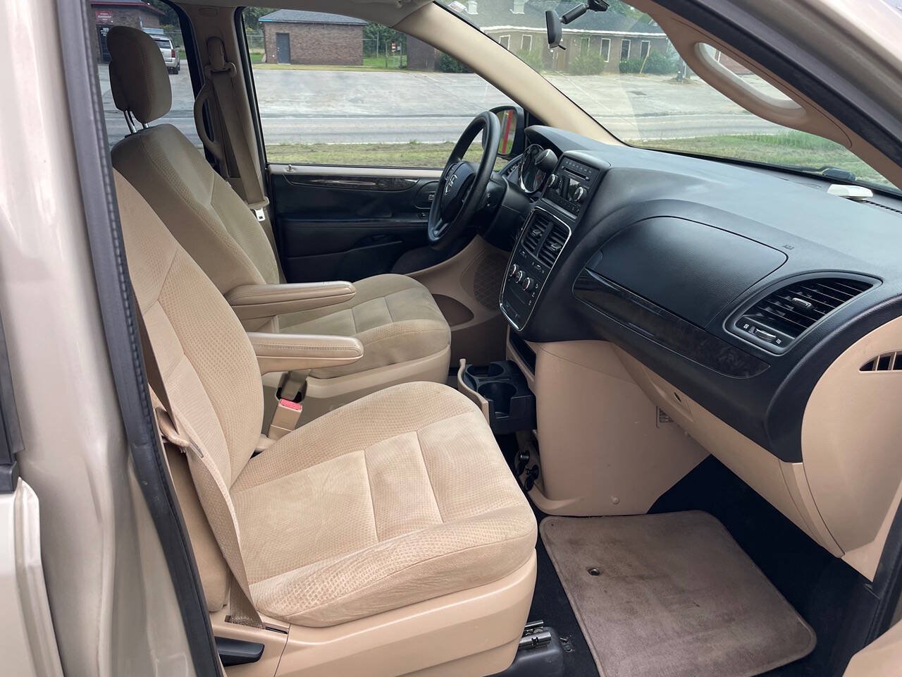 Used 2014 Dodge Grand Caravan American Value Package FWD image 9