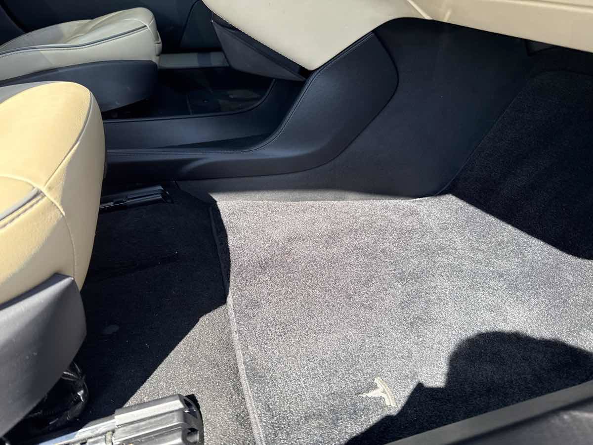 Used 2012 Tesla Model S Performance RWD image 28
