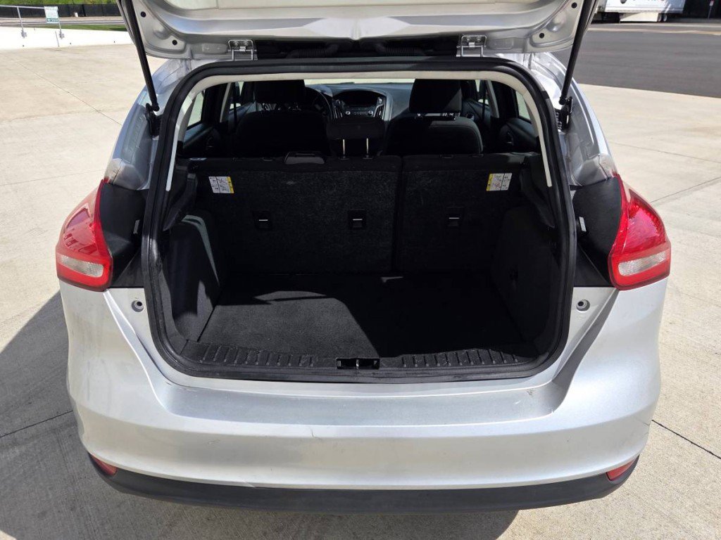 Used 2015 Ford Focus SE w/ SE Cold Weather Package FWD image 10
